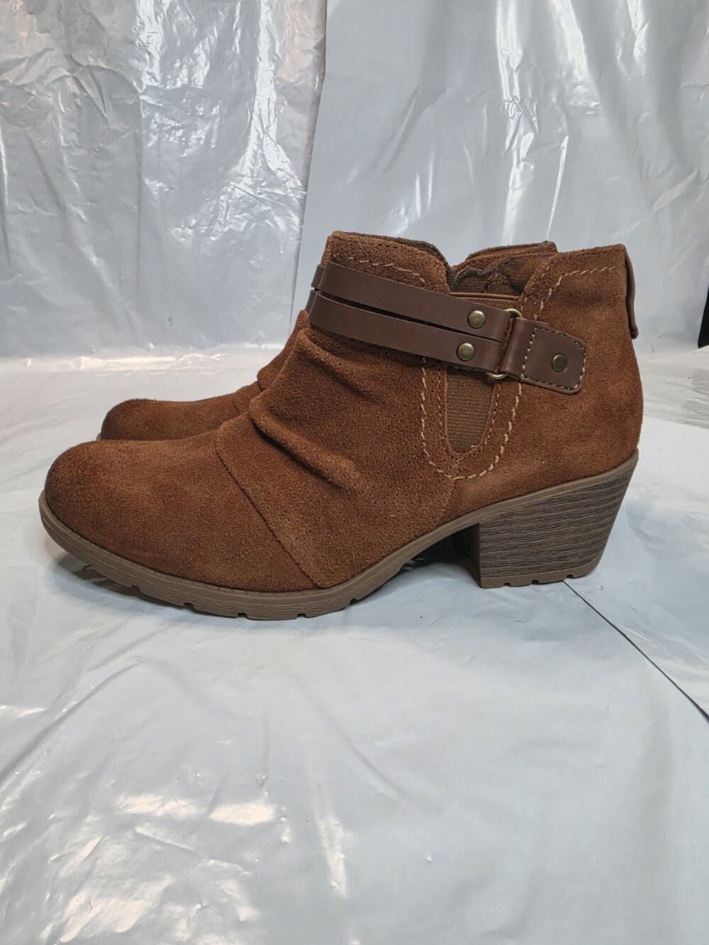 Earth Origins Brown/Tobacco Suede Ankle Bootie Almond Toe Buckle Zip US 9 M